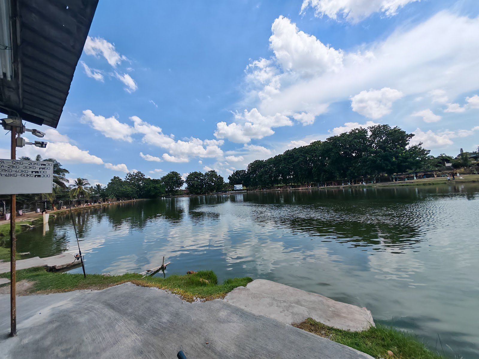 Kolam pancing FishOn Fishing Pond