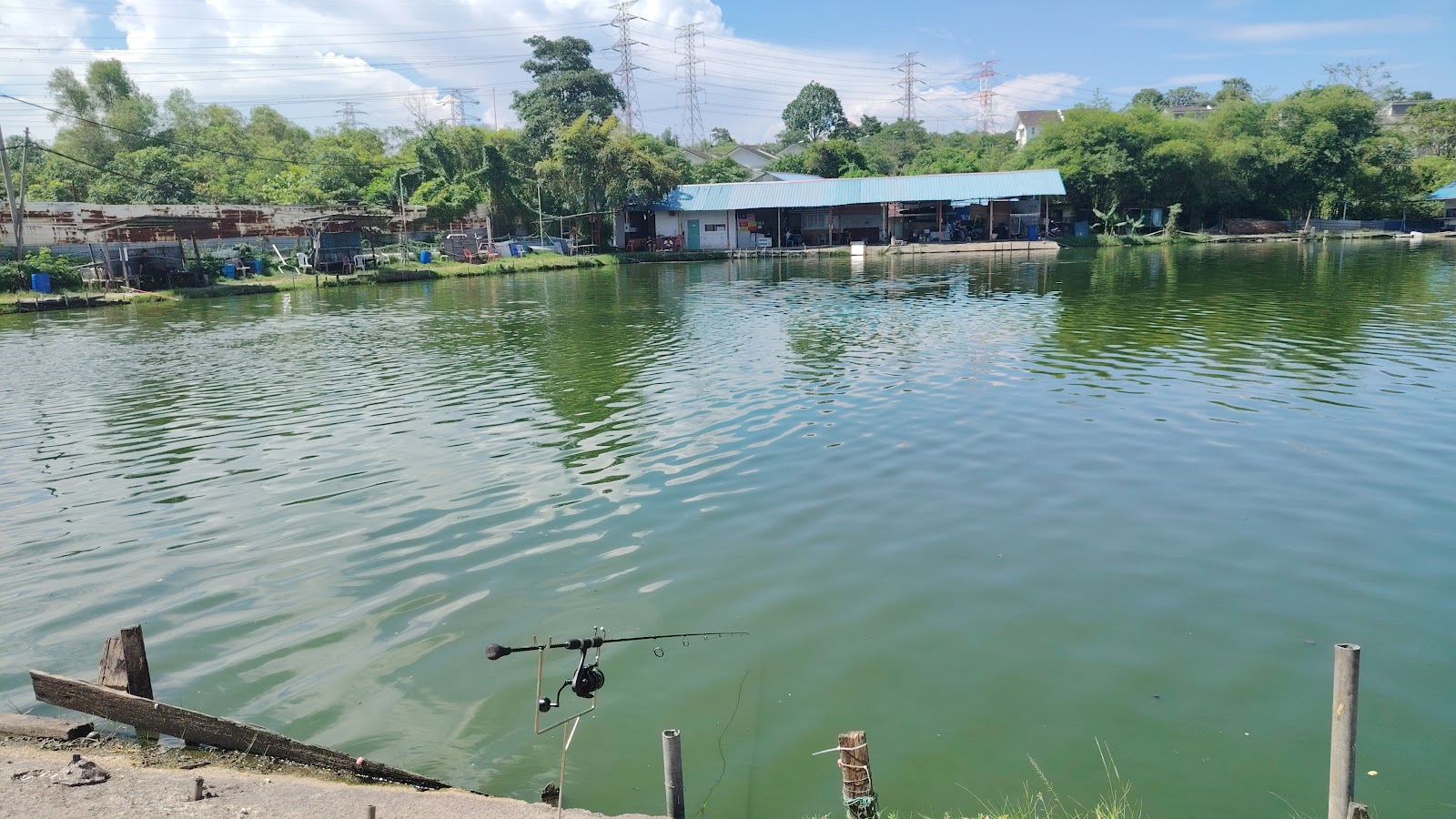 Kolam pancing Kolam Pancing Pulau Meranti
