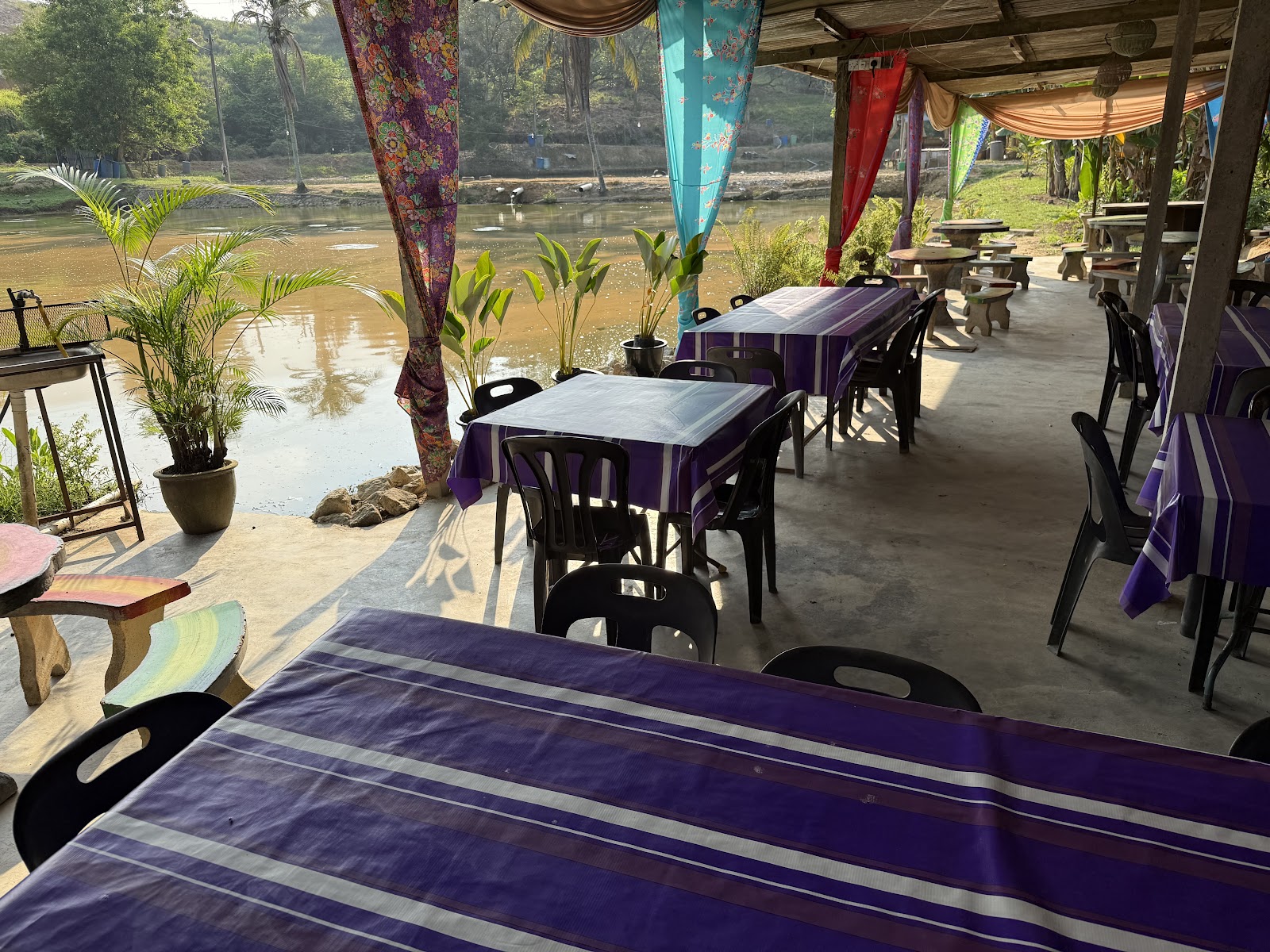 Kolam pancing Restoran Kolam Pancing Khabib