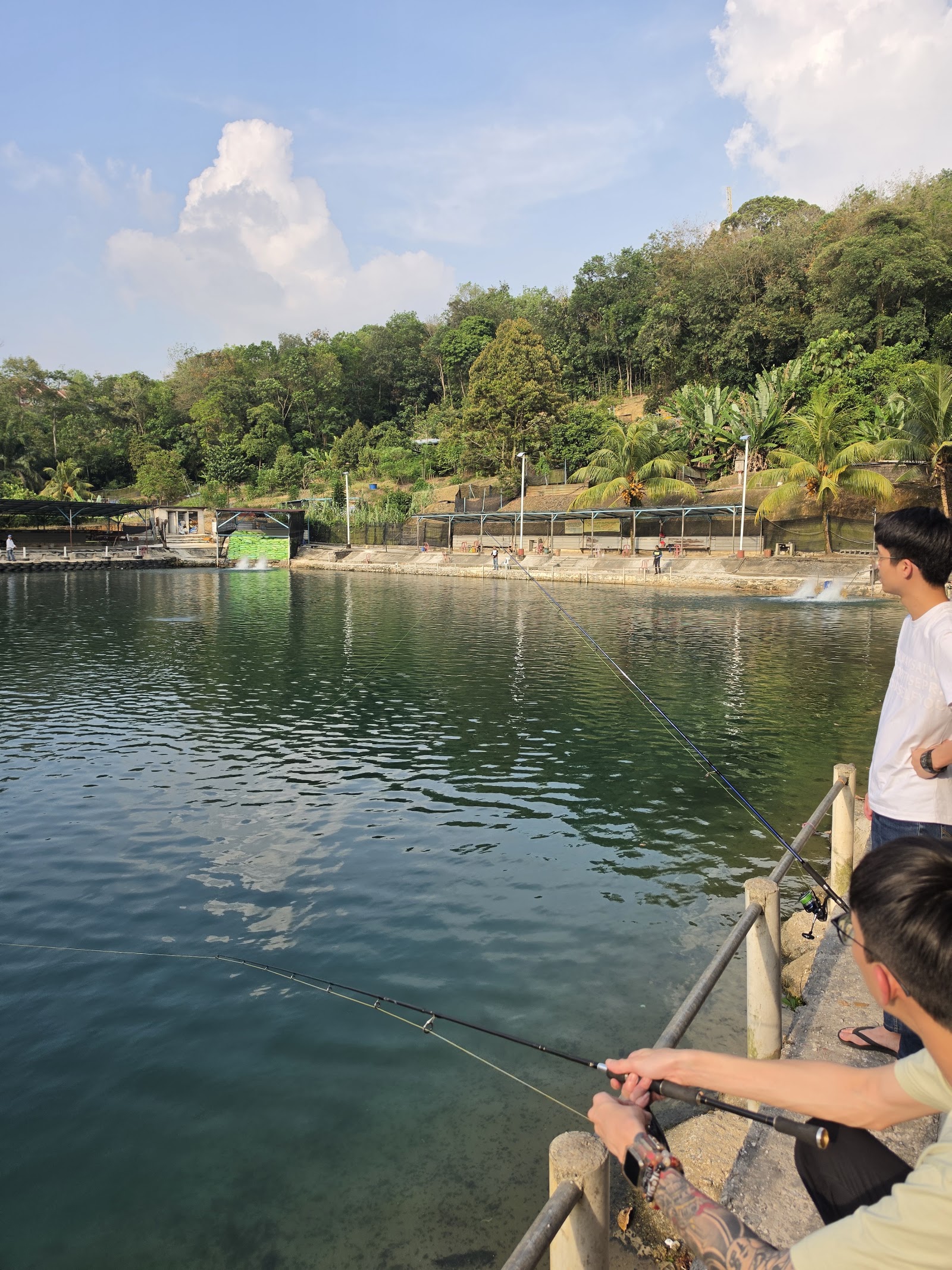 Kolam pancing Uni Fishing Pond