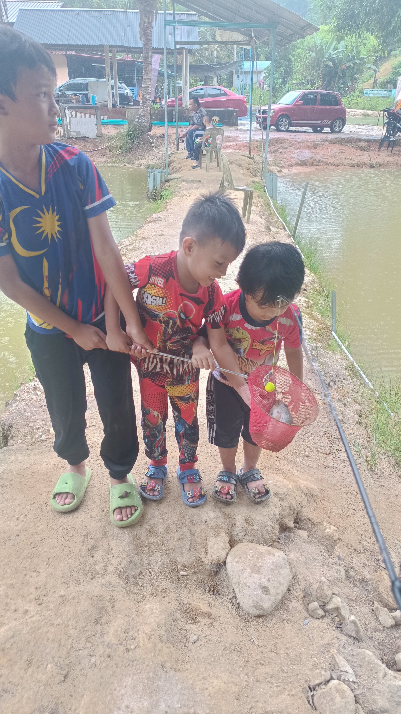 Tok Batin Fishing Pond, kolam pancing di Malaysia (gambar 2)