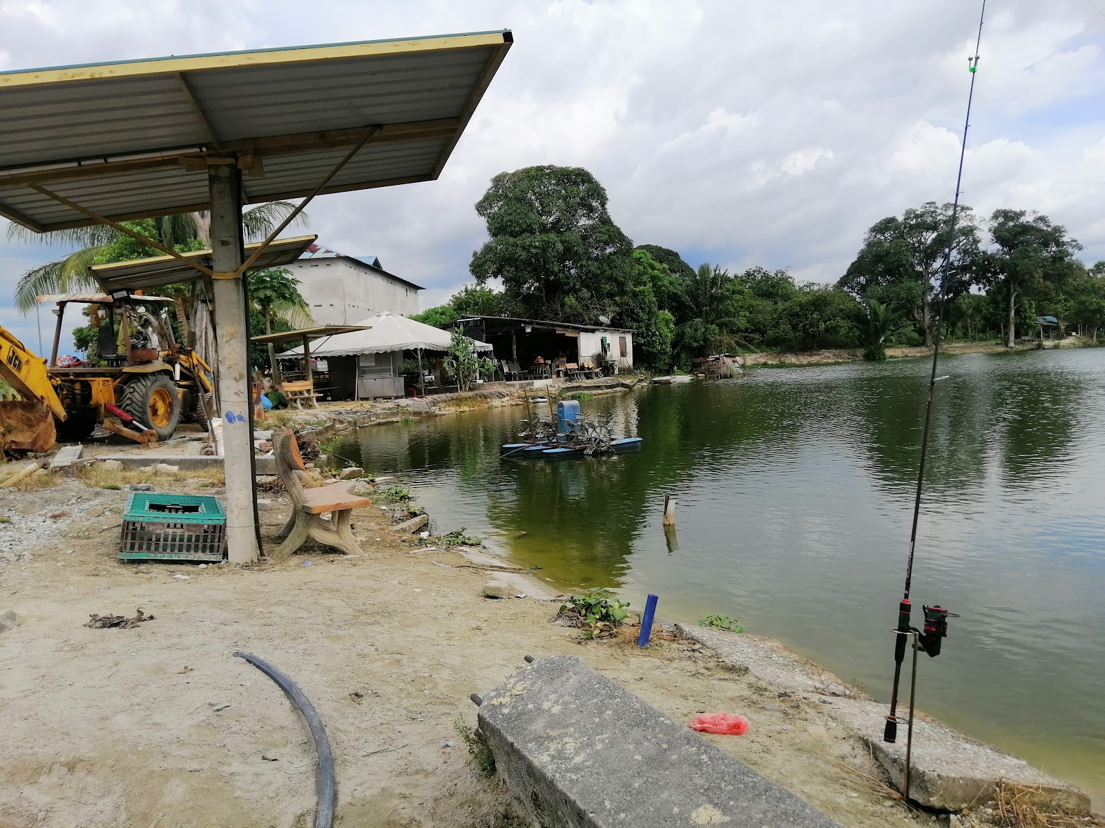 Kolam pancing TowFoo Sports fishing pond