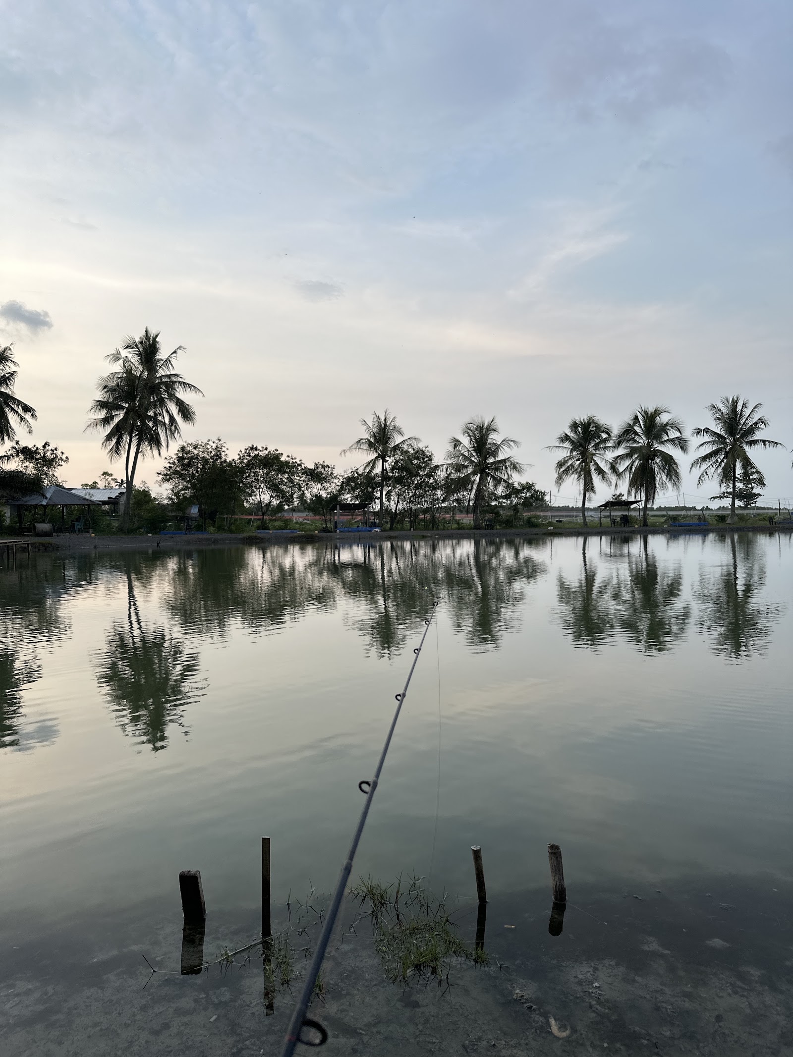 Kolam pancing Kolam memancing ayer hitam (kri)