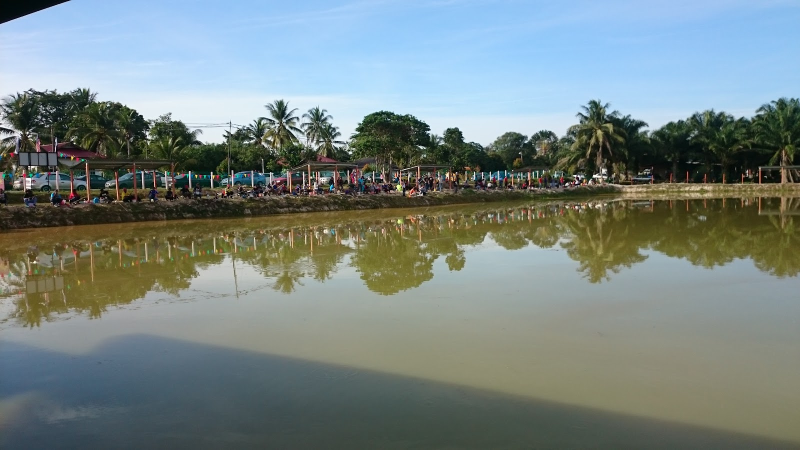 Kolam pancing PUSAT REKREASI DAN MEMANCING ANAS