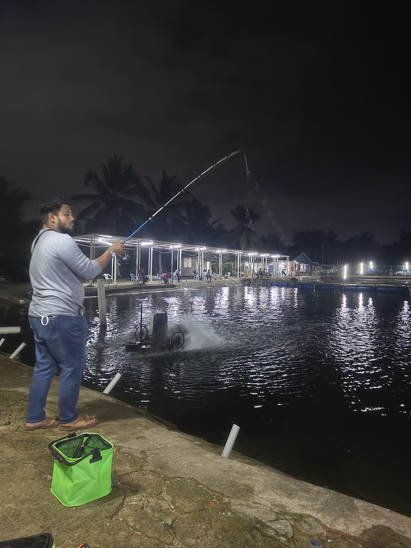 Kolam pancing Kolam Memancing Balok