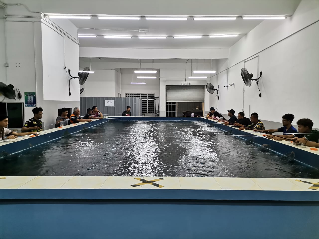 Kolam pancing KOLAM UDANG SEPIT BIRU MUADZAM