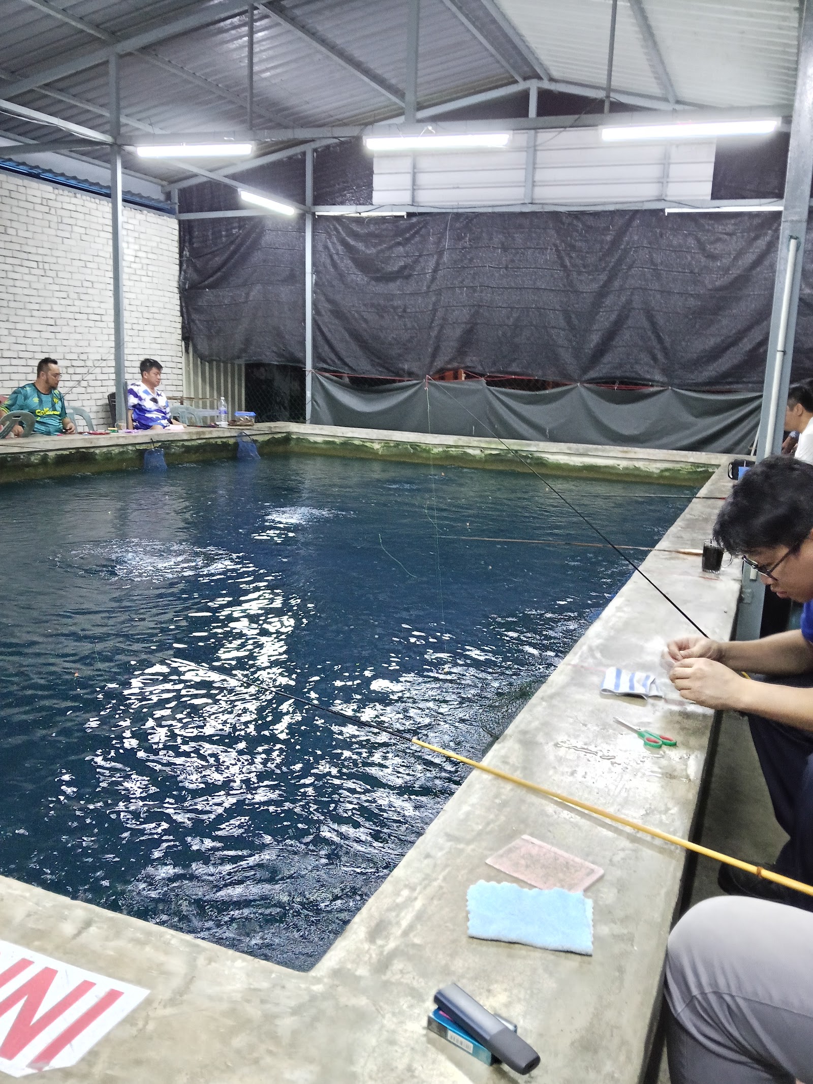 Kolam pancing KOLAM PANCING UDANG GALAH BESERAH