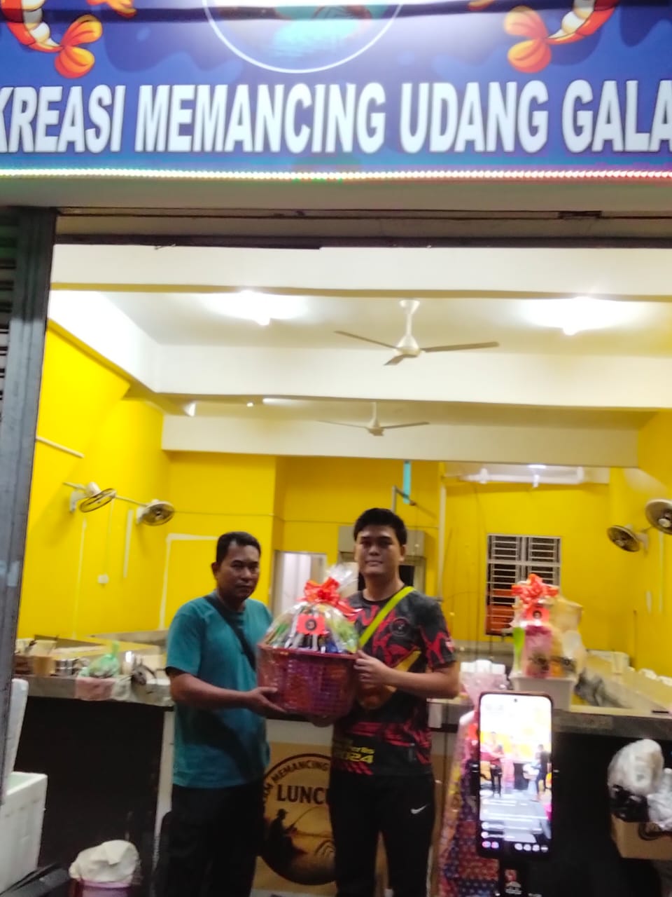 Kolam pancing KOLAM UDANG GALAH LUNCUR