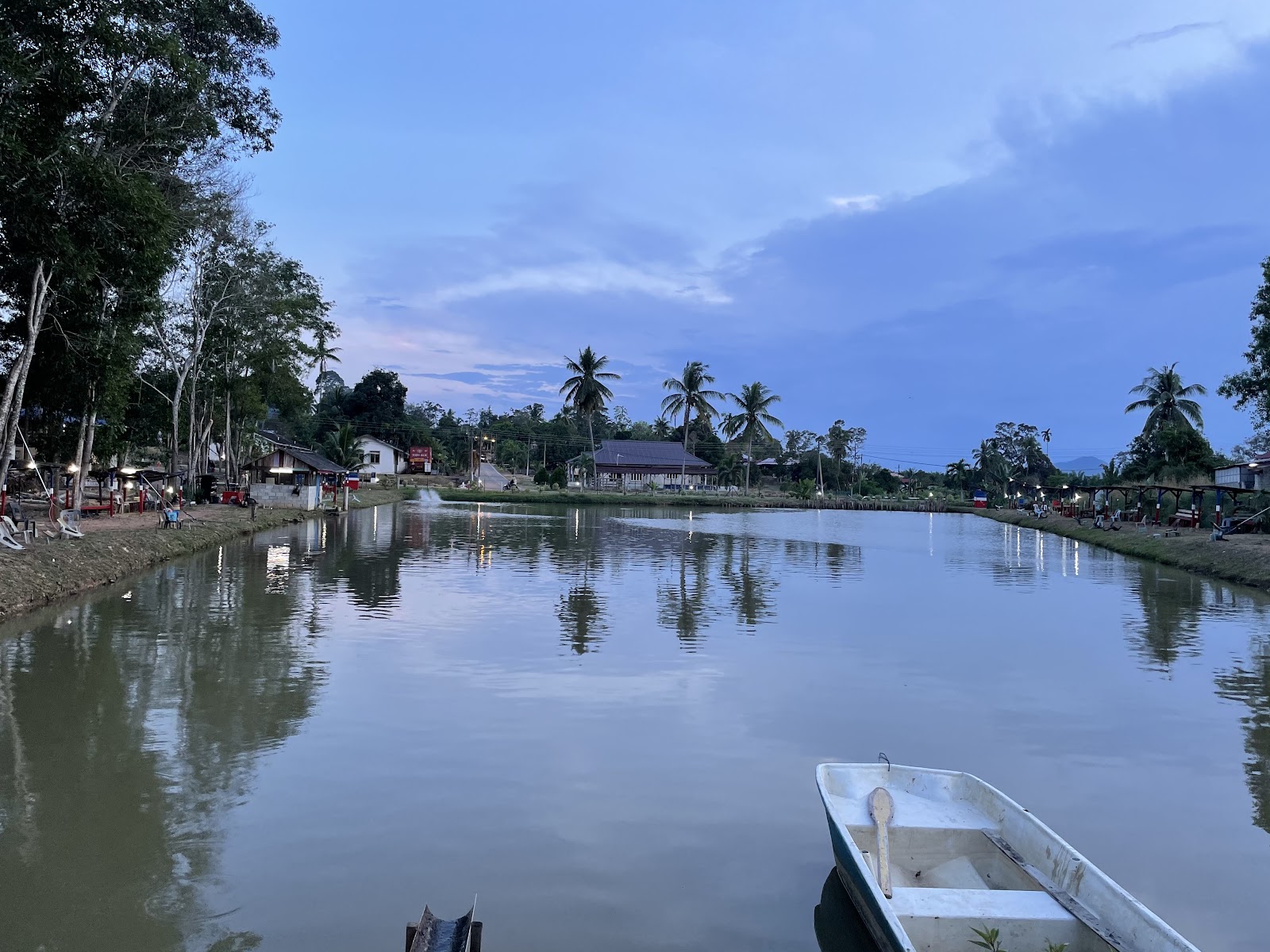 Kolam pancing KOLAM PANCING IKAN CHEMPLAK (FISHING)